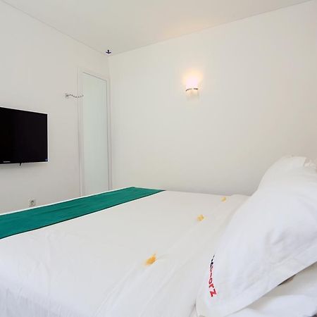 Reddoorz Near Pantai Jerman Hotel Kuta  Ngoại thất bức ảnh