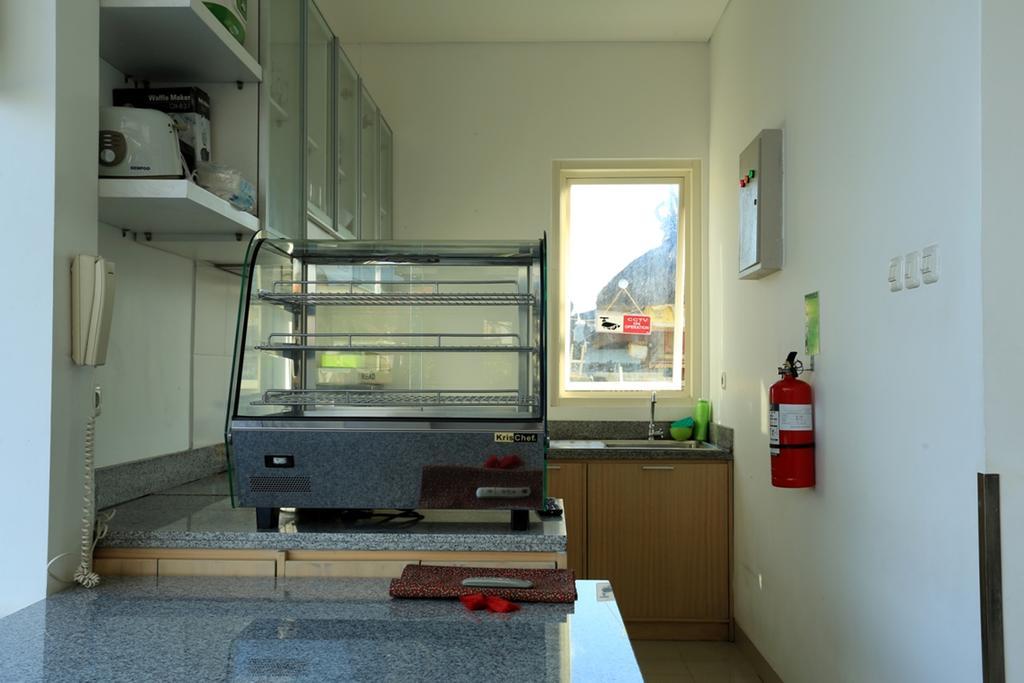 Reddoorz Near Pantai Jerman Hotel Kuta  Ngoại thất bức ảnh