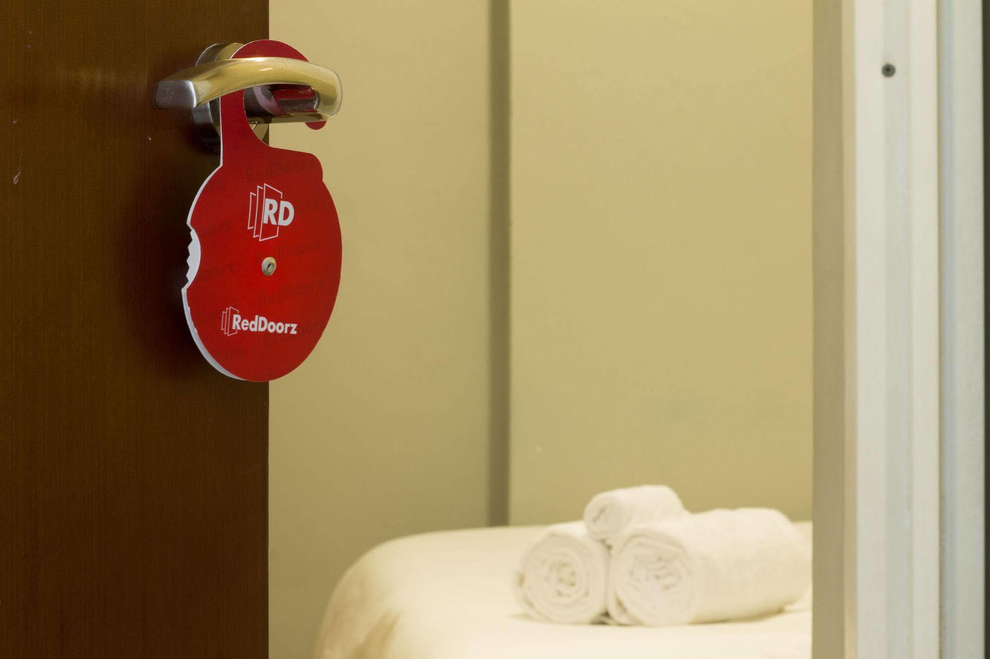 Reddoorz Near Pantai Jerman Hotel Kuta  Ngoại thất bức ảnh