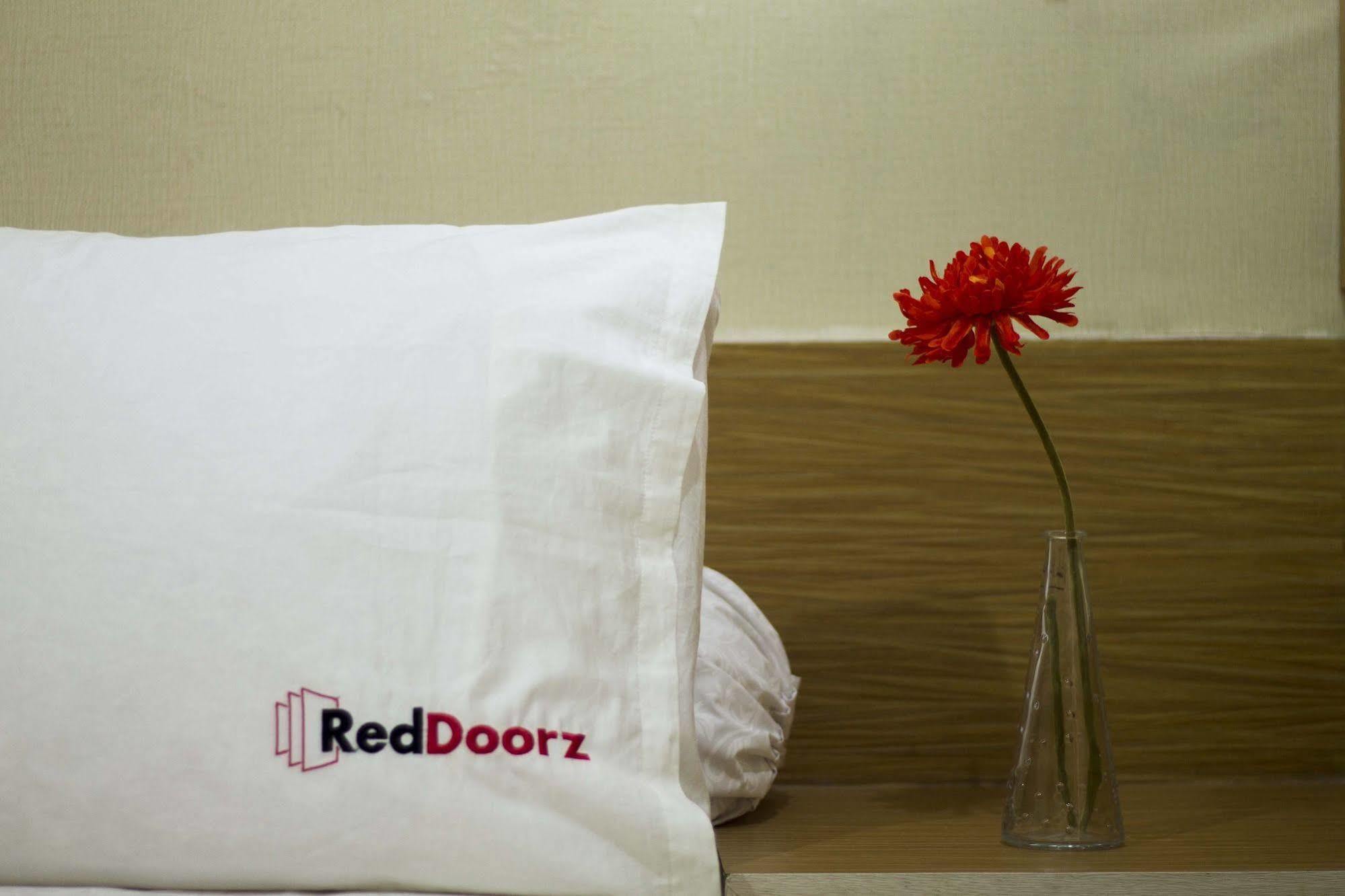 Reddoorz Near Pantai Jerman Hotel Kuta  Ngoại thất bức ảnh